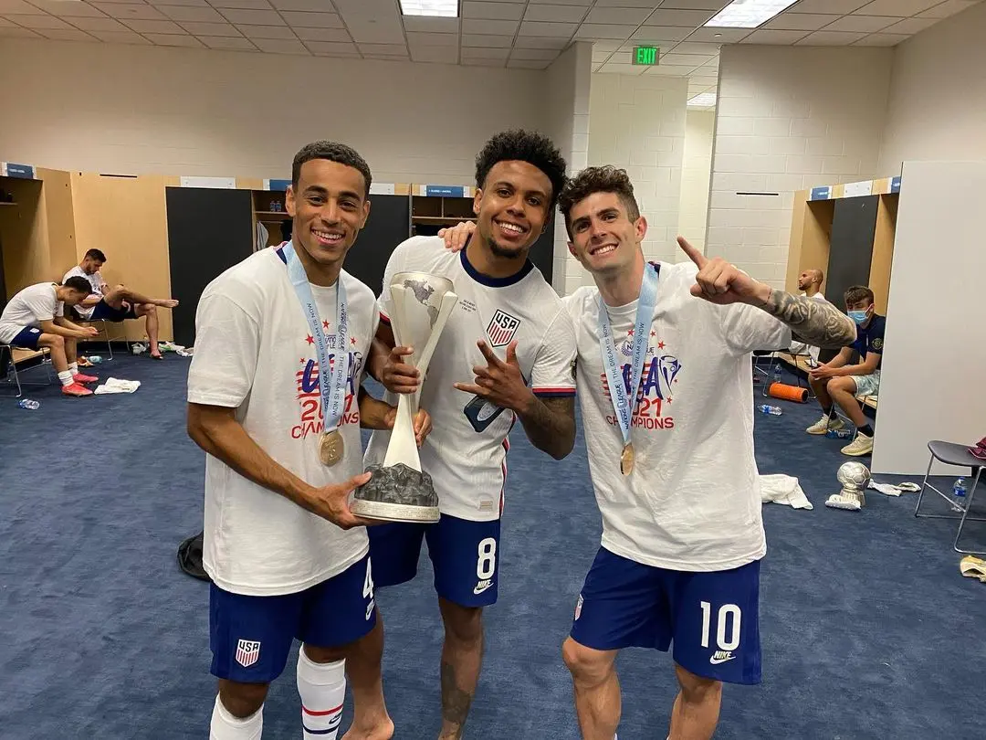 Adams celebra junto a McKennie y Pulisic la Concacaf Nations League - @tyler.adams