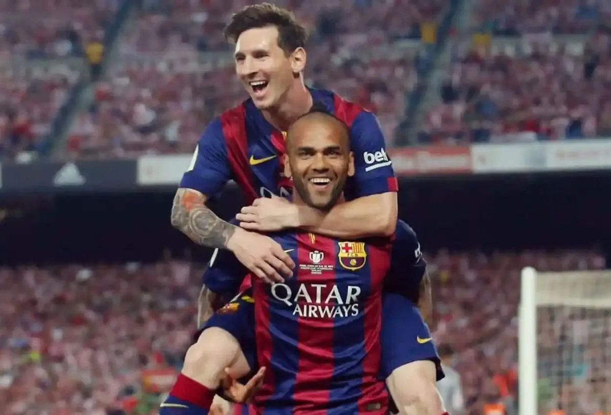 El brasileño en su primera etapa con el Barcelona ganó 23 trofeos y es el futbolista más laureado de la historia con 46 títulos. Foto: Instagram Danialves