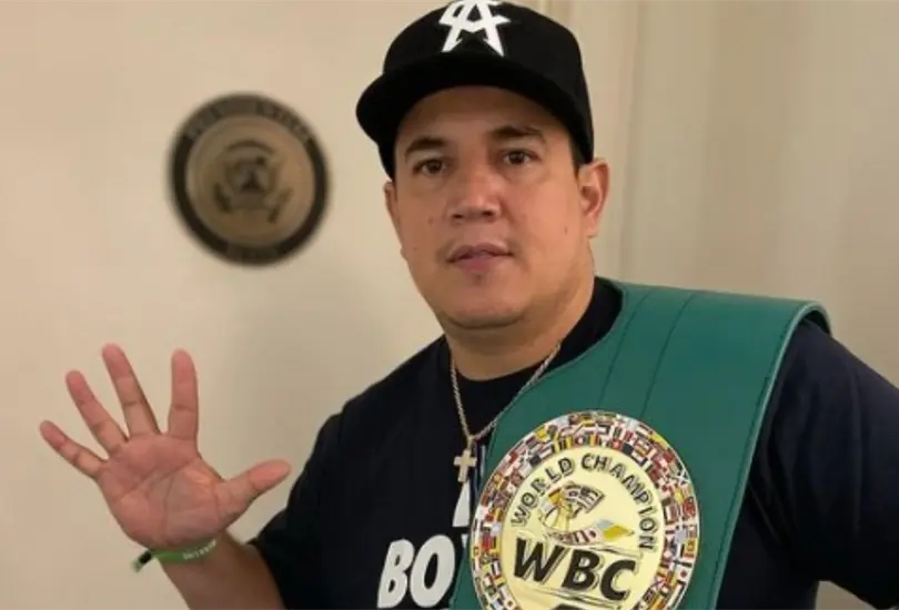 Eddy Reynoso: de mojado a dar aut&oacute;grafos a agentes de migraci&oacute;n