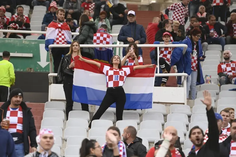 La afición croata en el partido contra Rusia (@HNS_CFF)