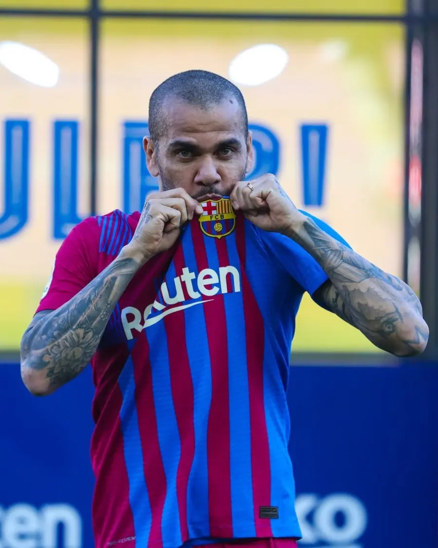 Dani Alves está listo para ayudar al Barcelona. (Instagram @fcbarcelona)