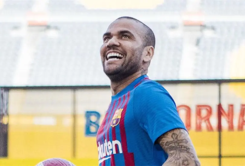 Dani Alves jugará en el Barcelona con el sueldo más bajo de LaLiga Dani Alves jugará en el Barcelona con el sueldo más bajo de LaLiga