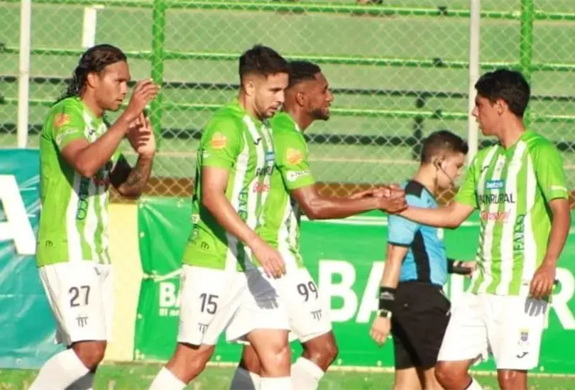 Gullit Pe&ntilde;a marca doblete en la victoria del Antigua