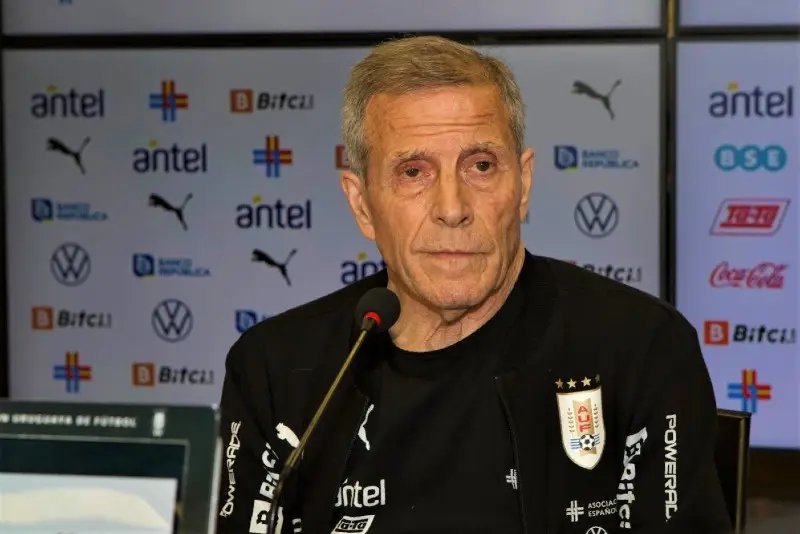Oscar Tabárez en conferencia de prensa - Twitter @Uruguay