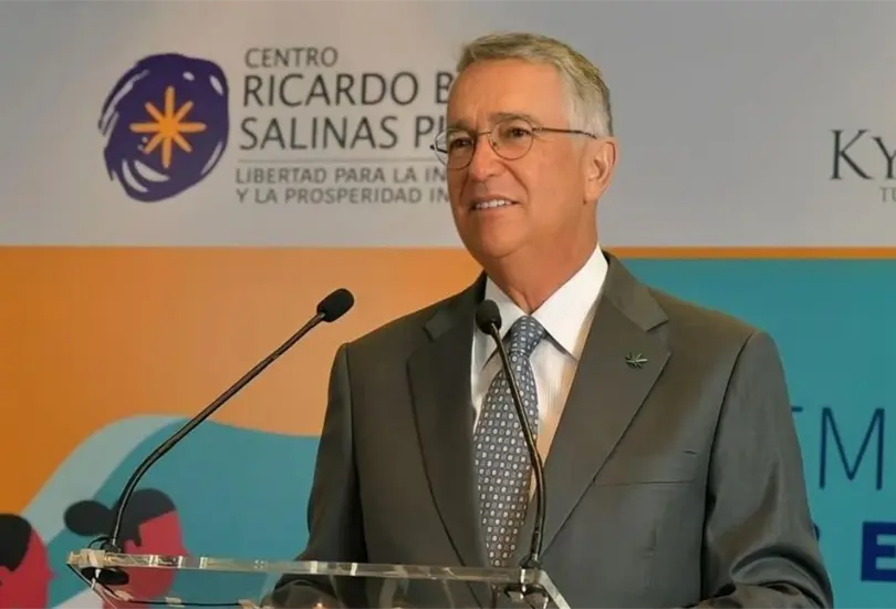 Ricardo Salinas celebra pase del Puebla y la afici&oacute;n pide que le invierta