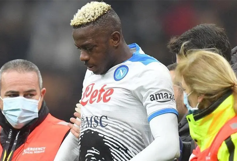 Victor Osimhen, compa&ntilde;ero del Chucky, ser&aacute; operado por fracturas en el rostro