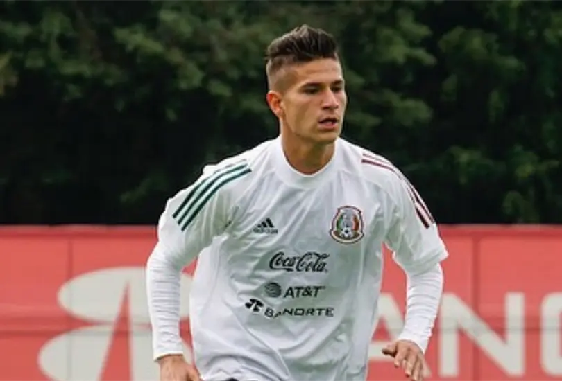 Benjamín Galdames enfrentaría a México como futbolista de Chile Benjamín Galdames enfrentaría a México como futbolista de Chile