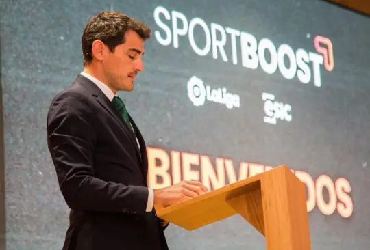 Iker Casillas y otras figuras están en desacuerdo con Balón de Oro para Messi