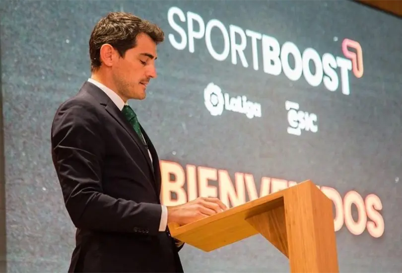 Iker Casillas y otras figuras est&aacute;n en desacuerdo con Bal&oacute;n de Oro para Messi