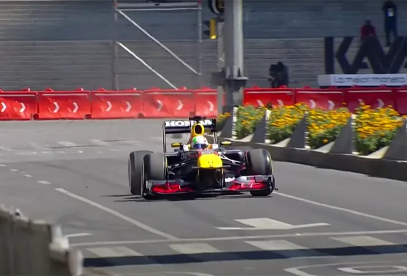 Checo Pérez maravilla a 100 mil capitalinos en el Red Bull Show Run CDMX Checo Pérez maravilla a 100 mil capitalinos en el Red Bull Show Run CDMX