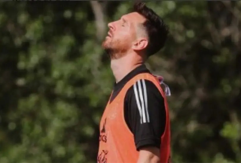 Lionel Messi se ausenta de entrenamiento tras recibir Bal&oacute;n de Oro