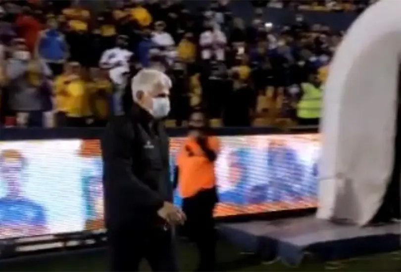 Tuca Ferretti es ovacionado en su regreso al Estadio Universitario Tuca Ferretti es ovacionado en su regreso al Estadio Universitario