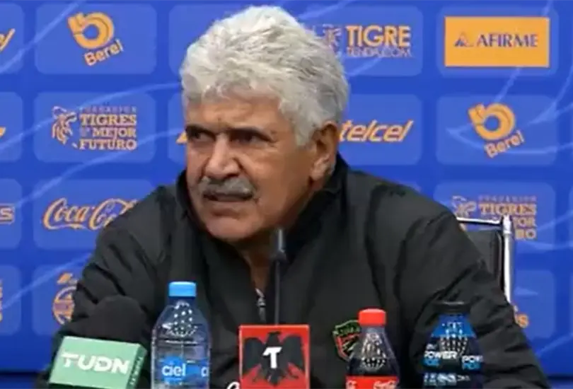 Tachan de homofóbico a Tuca Ferretti por comentarios en una conferencia Tachan de homofóbico a Tuca Ferretti por comentarios en una conferencia