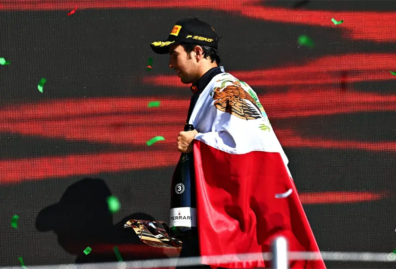 Director de F1 destaca que Checo no entr&oacute; en p&aacute;nico; elogia a la afici&oacute;n mexicana