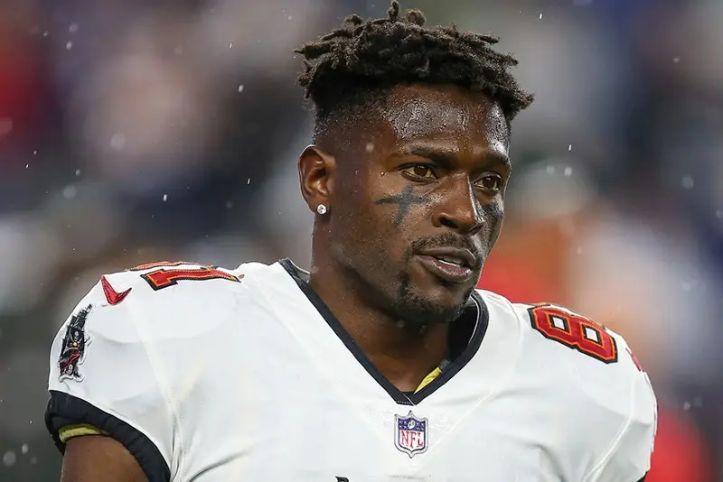 Antonio Brown en un partido de los Buccaneers - Twitter @AroundTheNFL