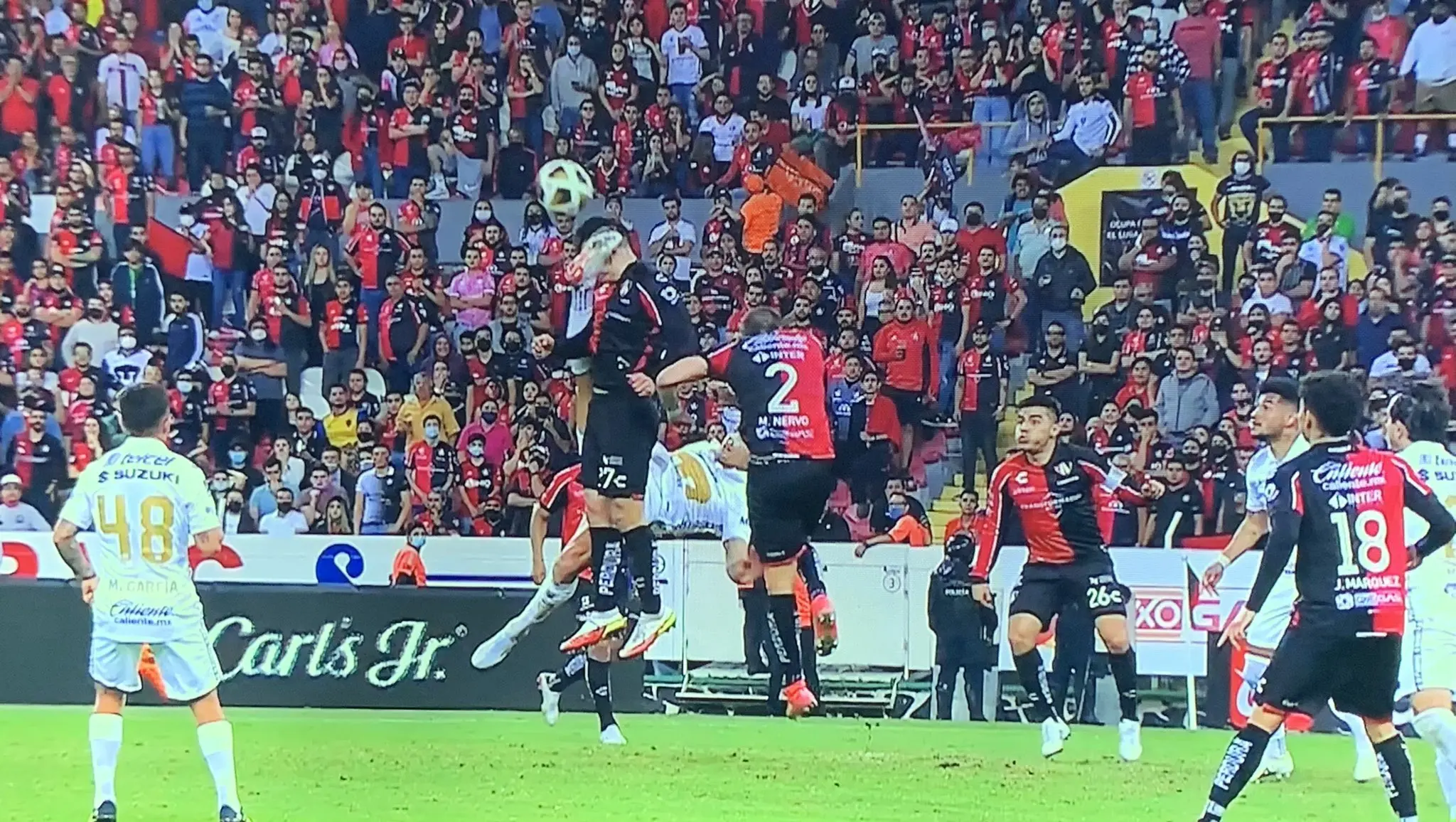 El argentino impactó de lleno con el rostro de Jesús Angulo (Screenshot)