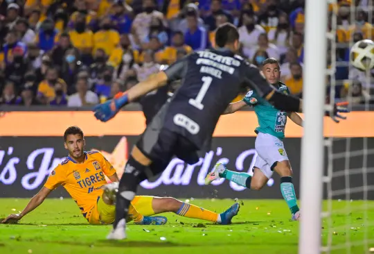 El golazo de Jean Meneses que refleja el handicap del Tigres vs León