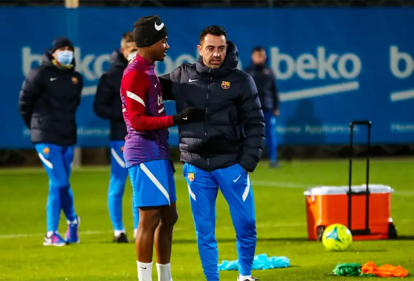 Xavi critica a los veteranos del Barcelona por depender de los jóvenes Xavi critica a los veteranos del Barcelona por depender de los jóvenes