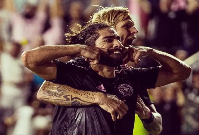 A Pizarro le sale el amor por Chivas tras título del Atlas y genera polémica A Pizarro le sale el amor por Chivas tras título del Atlas y genera polémica