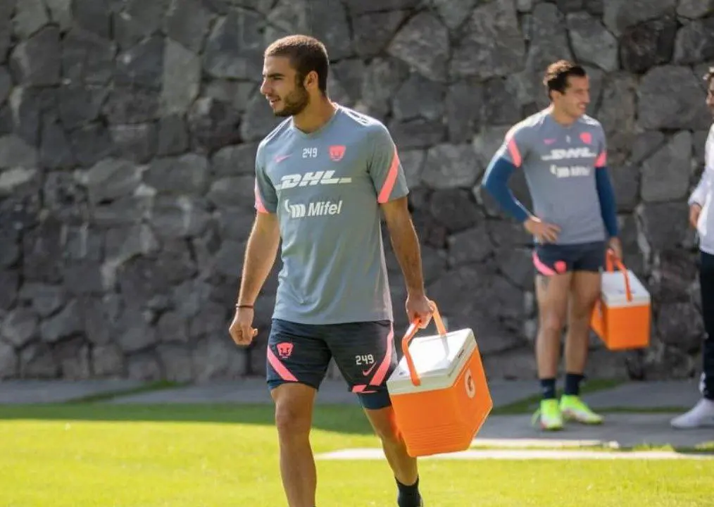 Alek entrenó con el primer equipo en el último semestre pese a su corta edad (Instagram - @pumasmx)