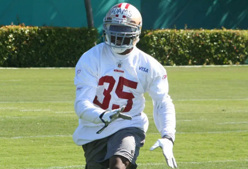 Phillip Adams con los 49ers - Facebook San Francisco 49ers