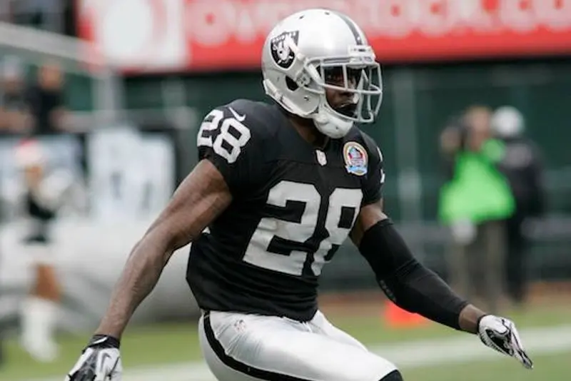 Phillip Adams con los Raiders - Facebook Las Vegas Raiders