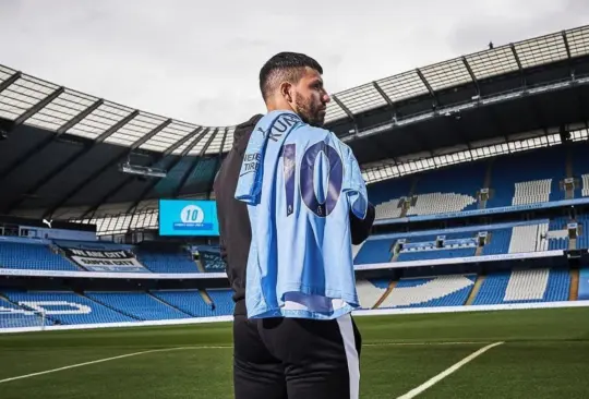 El mundo del futbol reconoce al Kun Agüero tras su retiro