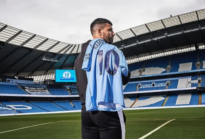 El mundo del futbol reconoce al Kun Ag&uuml;ero tras su retiro