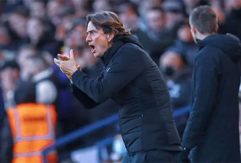 T&eacute;cnico del Brentford pide parar la Premier League ante rebrote de Covid-19
