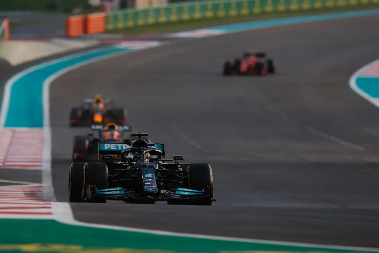 Hamilton lideró prácticamente toda la carrera en Abu Dabi (Twitter - @MercedesAMGF1)