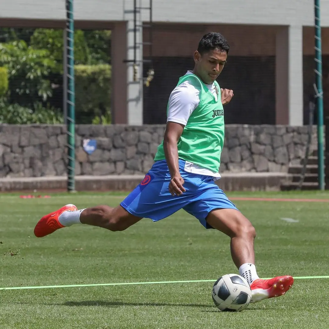 Romo en entrenamiento con Cruz Azul - @cruzazul
