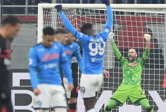 Napoli derrota al AC Milan con ayuda del VAR y toma subliderato de la Serie A