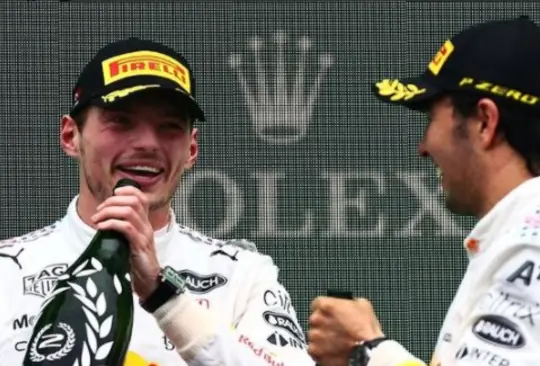 Le debo una gran dotación de cervezas a Checo, bromea Max Verstappen