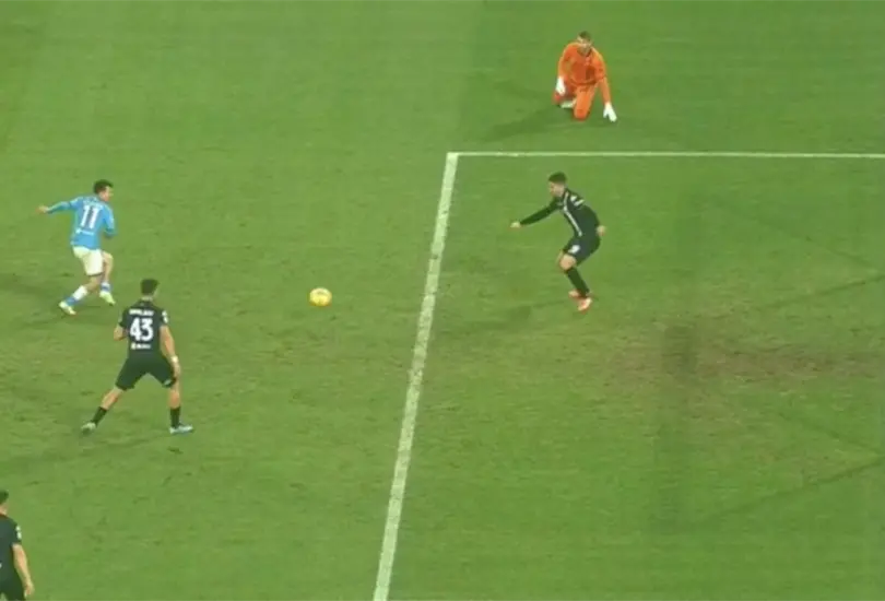 &iexcl;Otra vez! Napoli es sorprendido por el Spezia; Chucky tuvo falla incre&iacute;ble