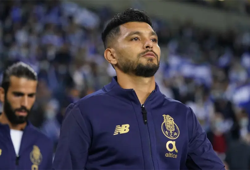 Reportan que Tecatito Corona saldr&iacute;a del Porto en enero