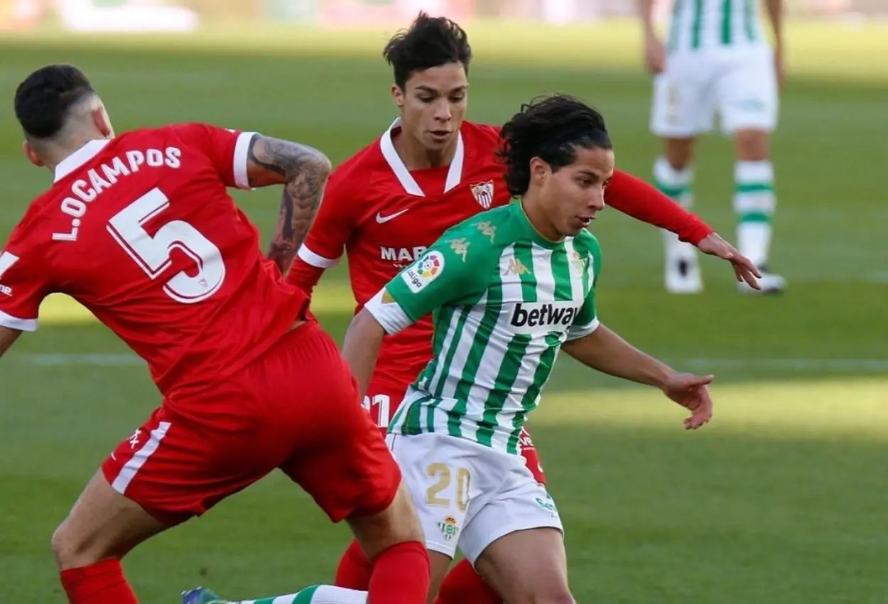 El exfutbolista del América regularmente inicia los partidos desde la banca. Foto: Instagram @diego_lainez