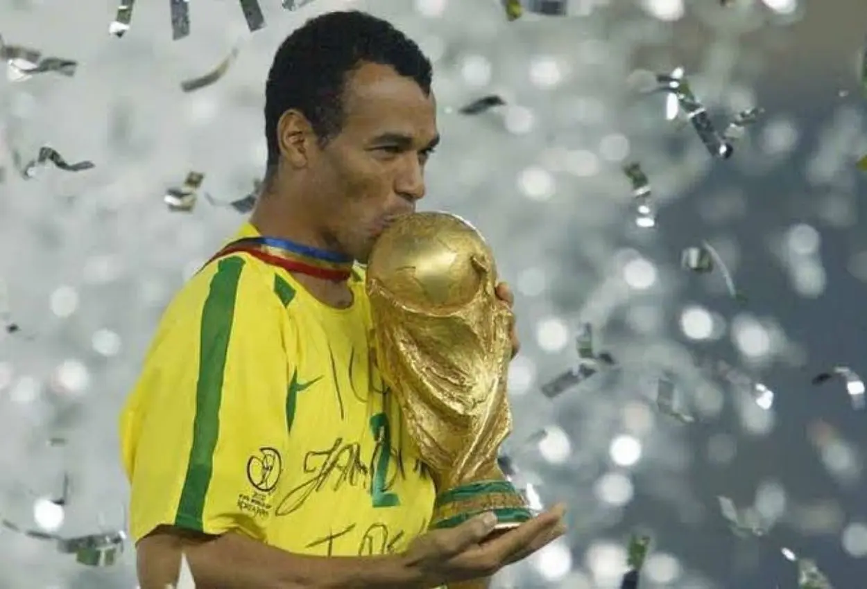 El futbolista brasileño ganó la Copa del Mundo en el torneo de Corea y Japón 2002. Foto: Instagram @cafu2