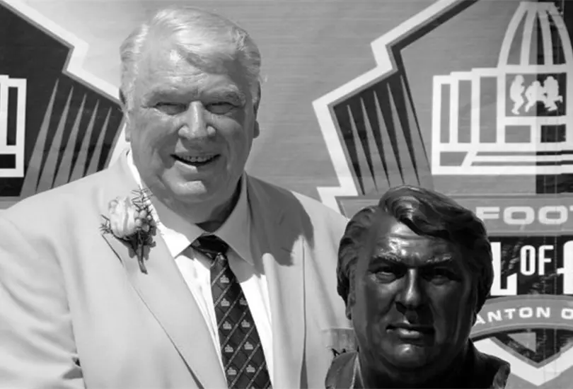 Muere John Madden, leyenda de Raiders y de la NFL