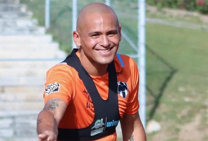 Chupete Suazo seguirá jugando; regresa al futbol chileno Chupete Suazo seguirá jugando; regresa al futbol chileno