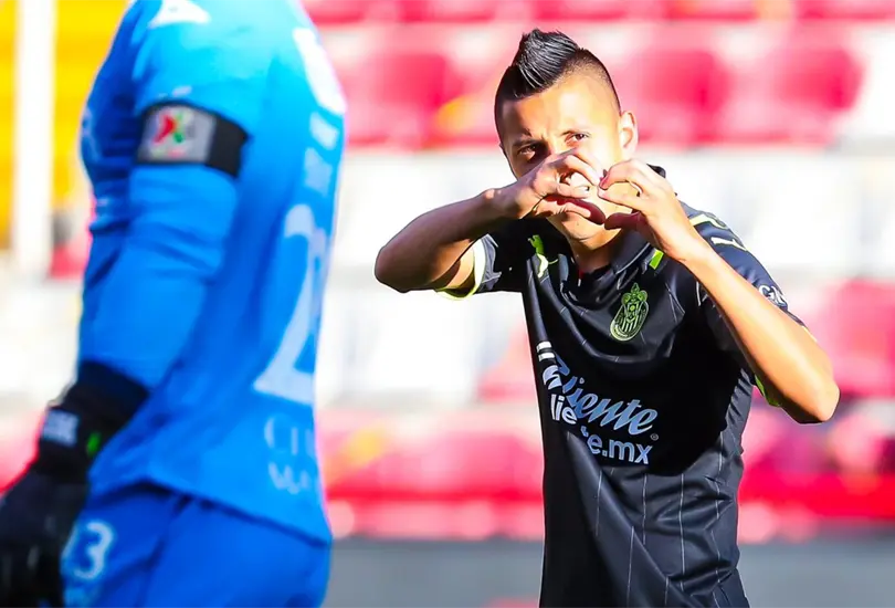 &iexcl;Debut so&ntilde;ado! Roberto Alvarado se estrena con gol en Chivas [Video]