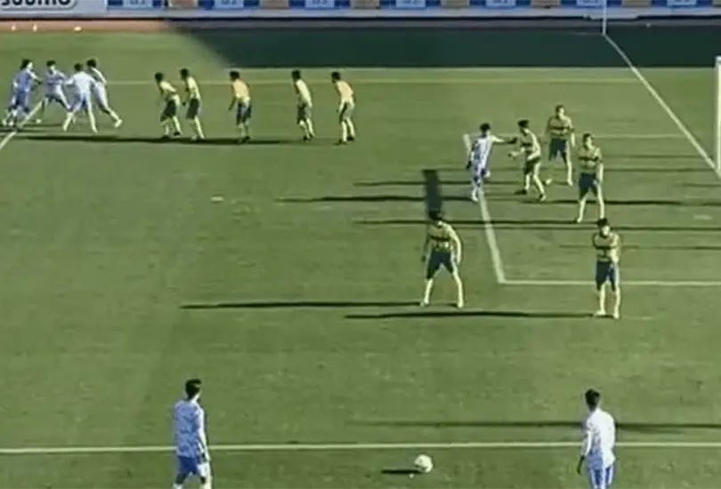 Equipo colegial de Jap&oacute;n sorprende con peculiar jugada a bal&oacute;n parado [Video]