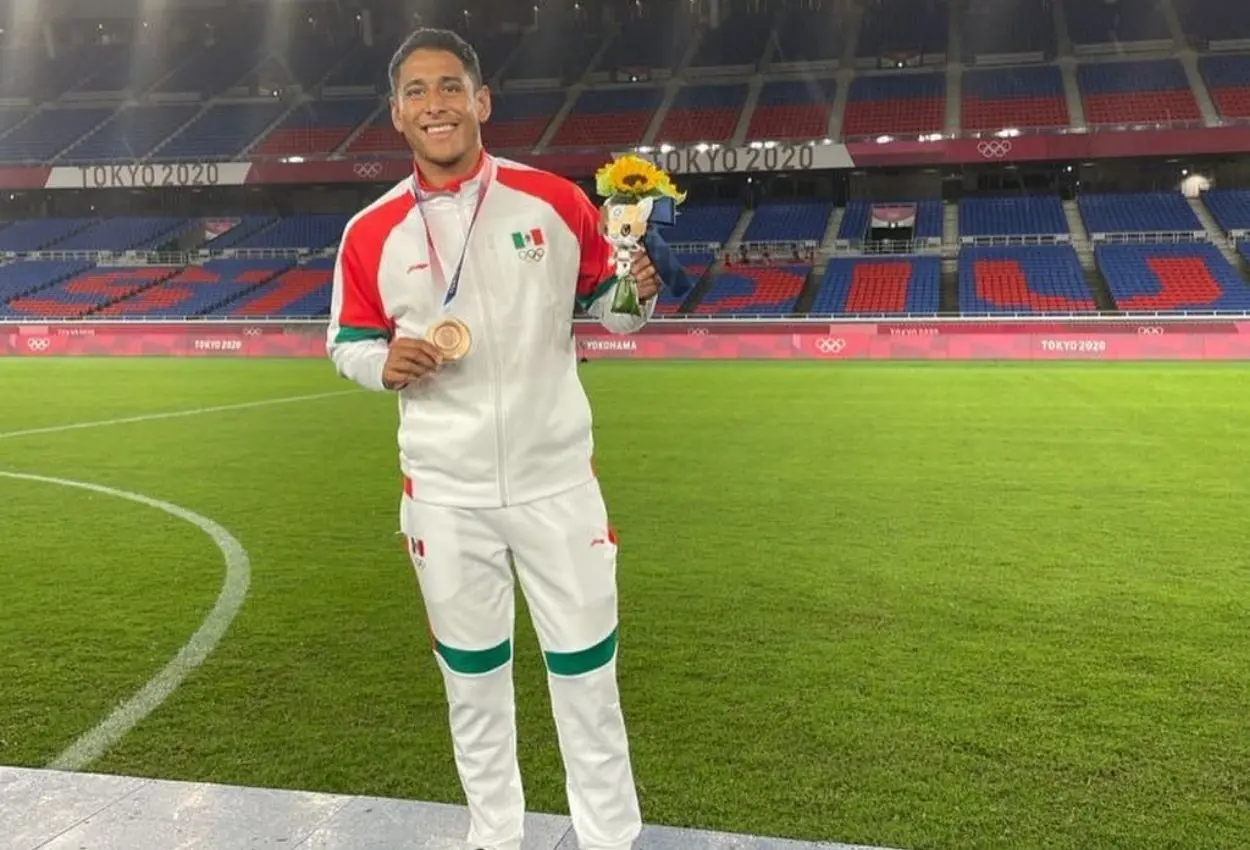 El mediocampista ganó la medalla de bronce con México en los Juego Olímpicos de Tokio 2020. Foto: Instagram @luis.romo3