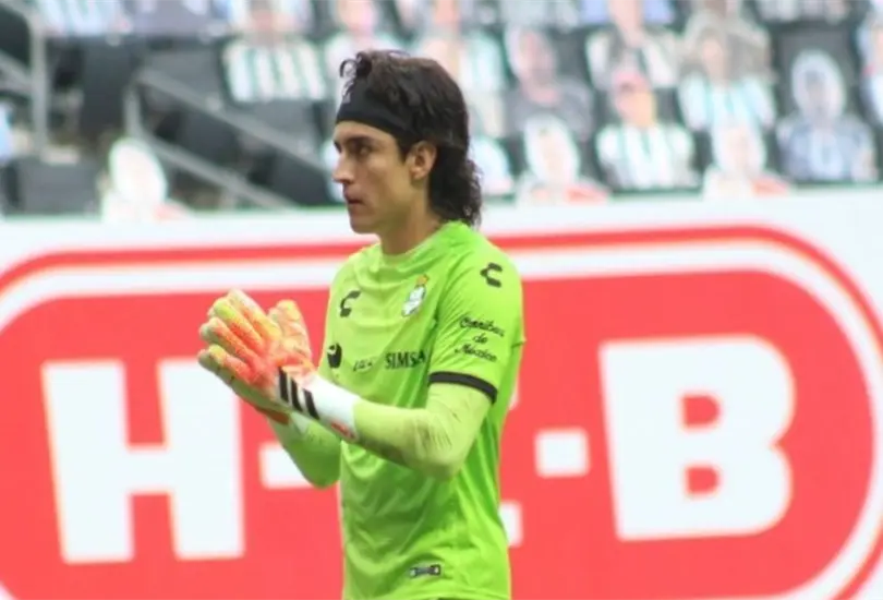 No hay ning&uacute;n acercamiento, Santos habla de inter&eacute;s del Leverkusen por Acevedo