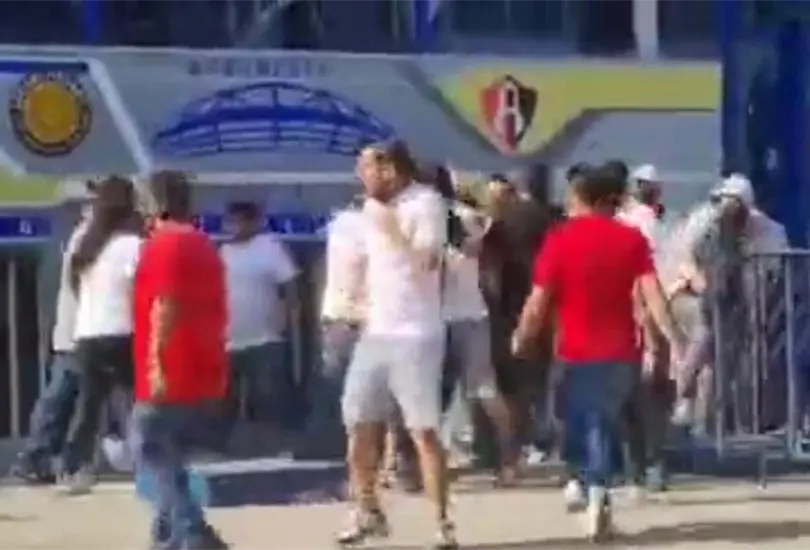 &iexcl;Una locura! Golpes y balazos afuera del estadio Jalisco por boletos para la final