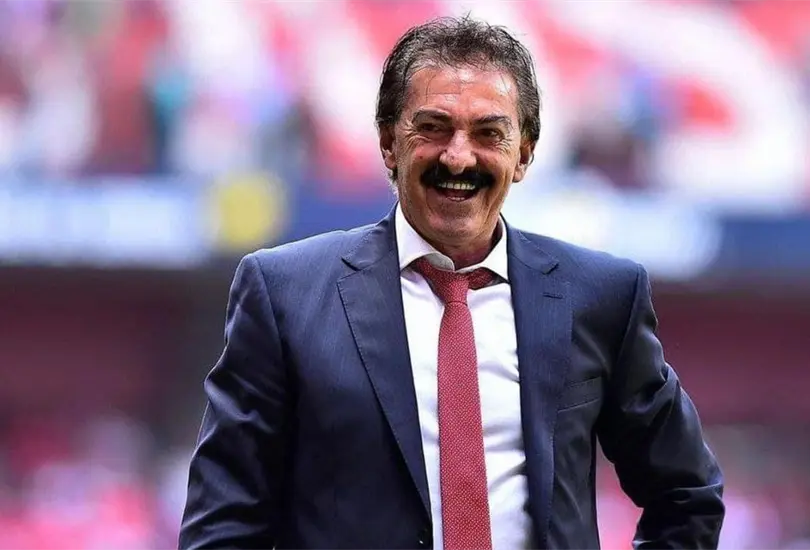 Ricardo La Volpe felicita al Atlas; as&iacute; le fue en su etapa como t&eacute;cnico de la Academia