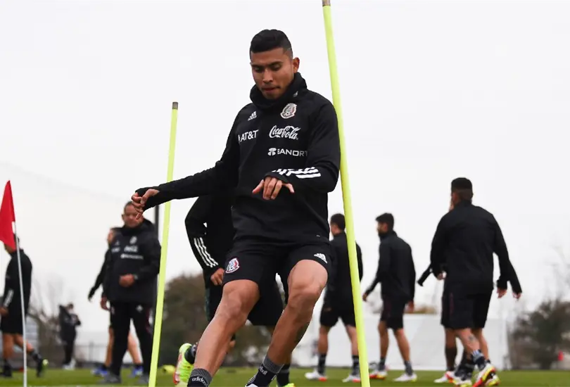 Orbel&iacute;n Pineda se presenta a pretemporada de Cruz Azul... sin contrato