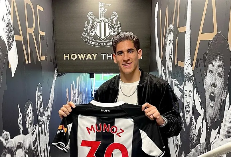 Santiago Mu&ntilde;oz no ha debutado con el Newcastle por una lesi&oacute;n, aseguran en el club