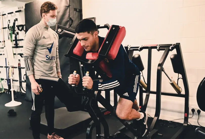 Ra&uacute;l Jim&eacute;nez tiene resultados asombrosos en su recuperaci&oacute;n, asegura DT de los Wolves