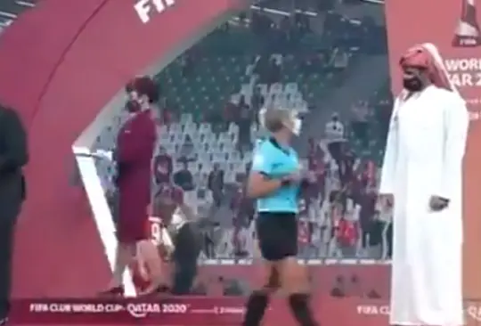Jeque de Qatar niega el saludo a dos árbitras en el Mundial de Clubes Jeque de Qatar niega el saludo a dos árbitras en el Mundial de Clubes