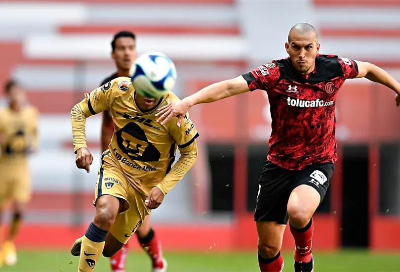 Toluca vence a Pumas con polémica arbitral tras gol anulado por Santander Toluca vence a Pumas con polémica arbitral tras gol anulado por Santander